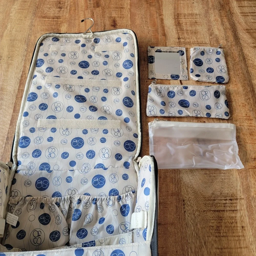 Samantha Brown Gray Nylon Hanging Cosmetic Travel Toiletry Case Organizer Bag‎